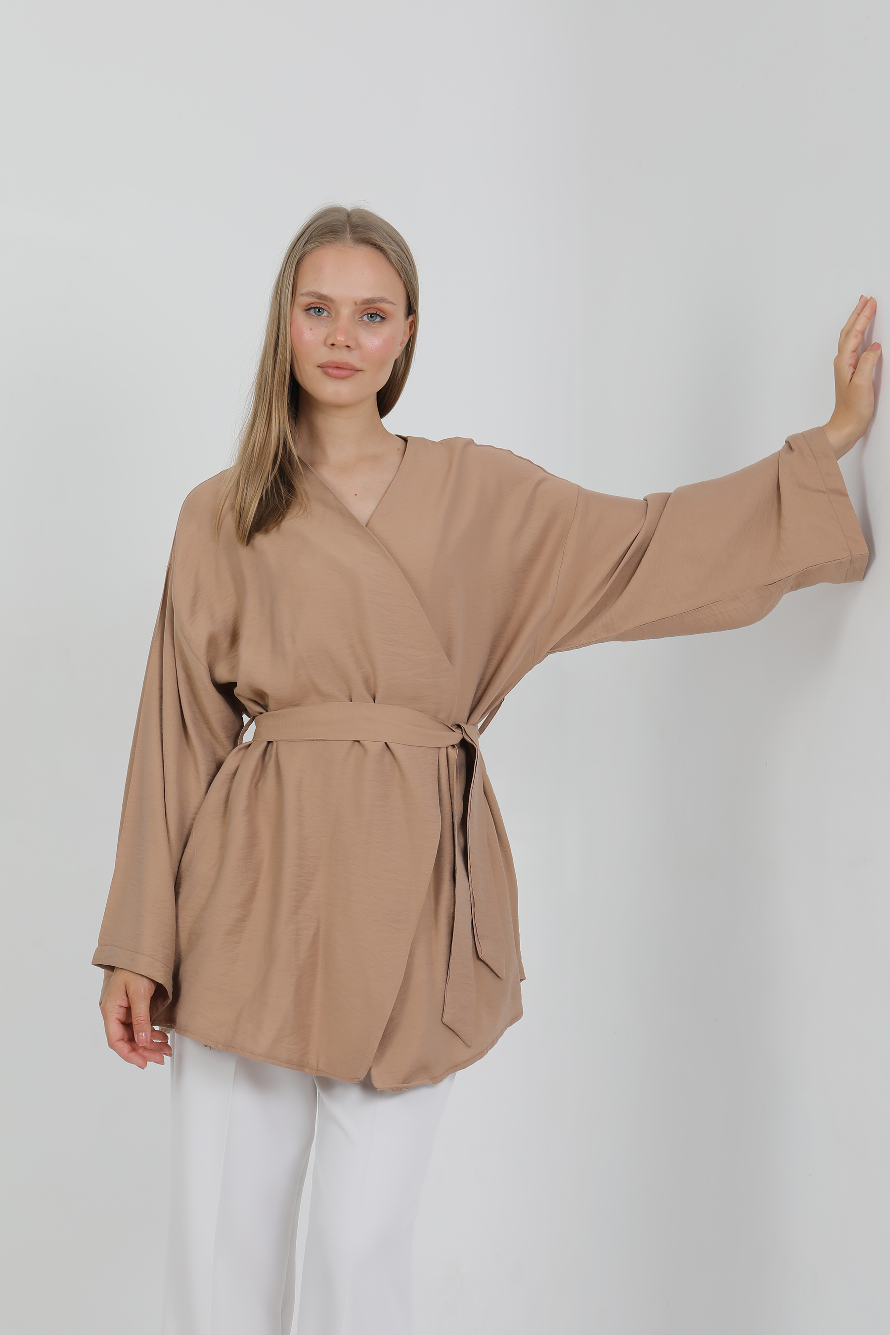 Doğal%20Viskon%20Kumaş%20Cepli%20Kemerli%20Kadın%20Kimono%201168%20–%20Yakasız,%20Hafif,%20Dökümlü,%20Yazlık%20Model