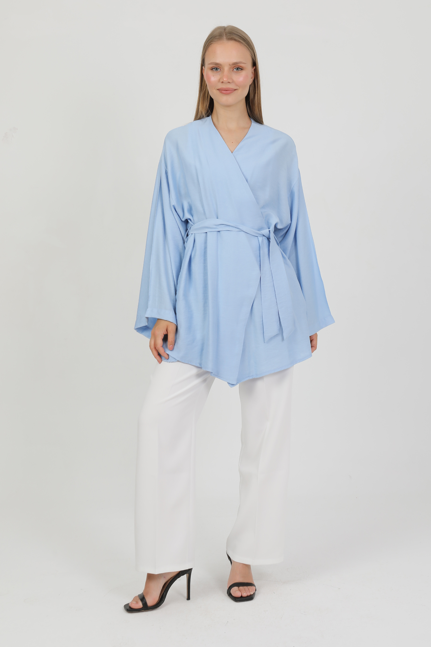 Doğal%20Viskon%20Kumaş%20Cepli%20Kemerli%20Kadın%20Kimono%201168%20–%20Yakasız,%20Hafif,%20Dökümlü,%20Yazlık%20Model