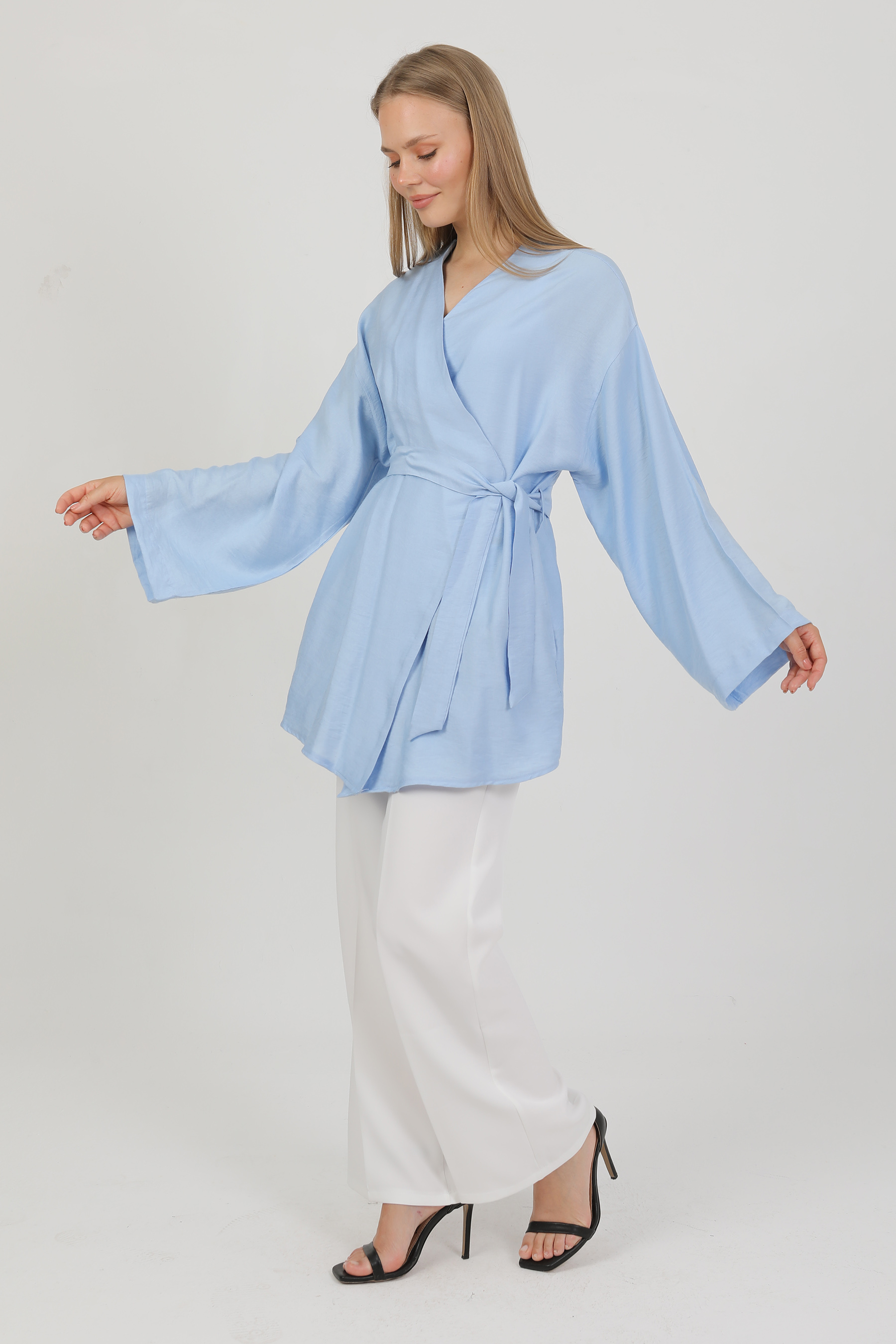 Doğal%20Viskon%20Kumaş%20Cepli%20Kemerli%20Kadın%20Kimono%201168%20–%20Yakasız,%20Hafif,%20Dökümlü,%20Yazlık%20Model