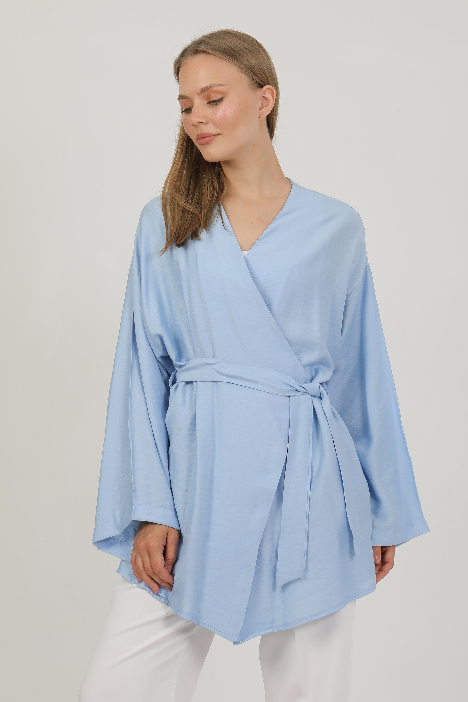 Doğal%20Viskon%20Kumaş%20Cepli%20Kemerli%20Kadın%20Kimono%201168%20–%20Yakasız,%20Hafif,%20Dökümlü,%20Yazlık%20Model